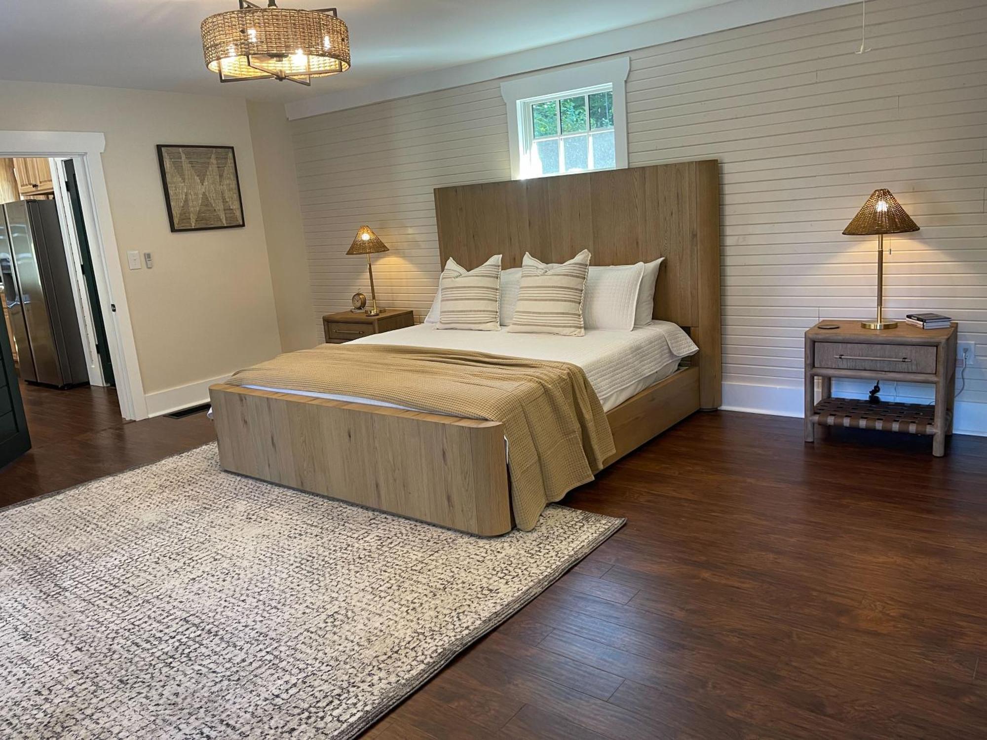 Pine Creek & Country house